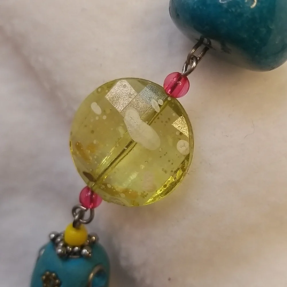 Bohemian Chunky Beaded Floral Pendant Necklace - Picture 8 of 9
